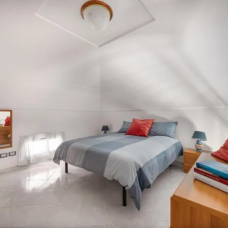 La Perla Di Chicca Apartamento *
